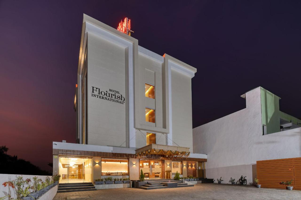 Hotel Flourish International Ахмедабад Экстерьер фото