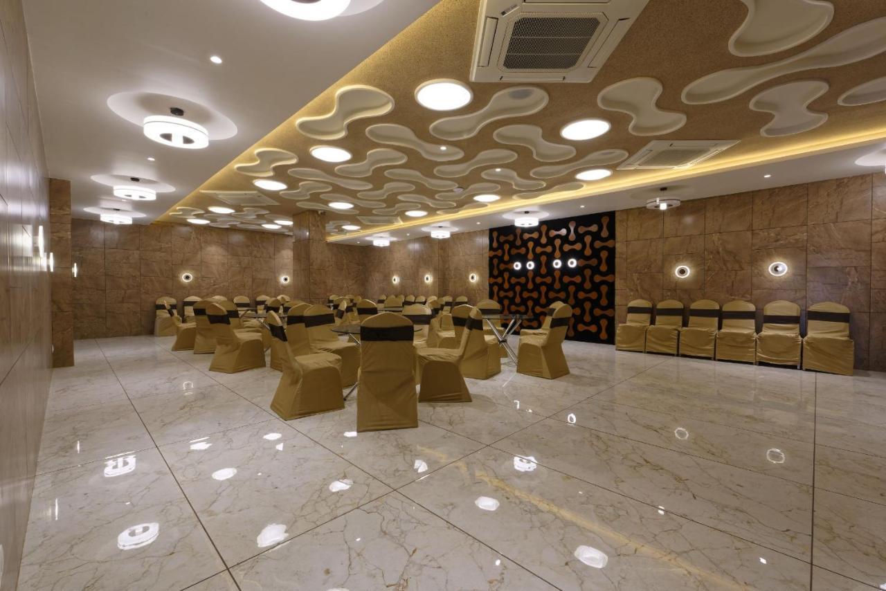 Hotel Flourish International Ахмедабад Экстерьер фото