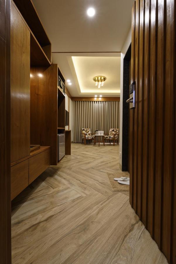 Hotel Flourish International Ахмедабад Экстерьер фото