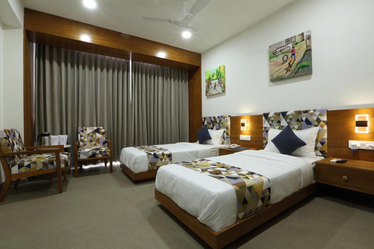 Hotel Flourish International Ахмедабад Экстерьер фото